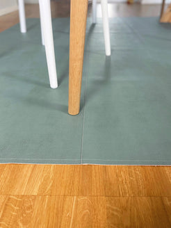 Bodenschutzmatte unter Tisch