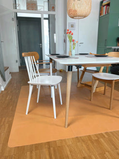 Bodenschutzmatte unter Tisch