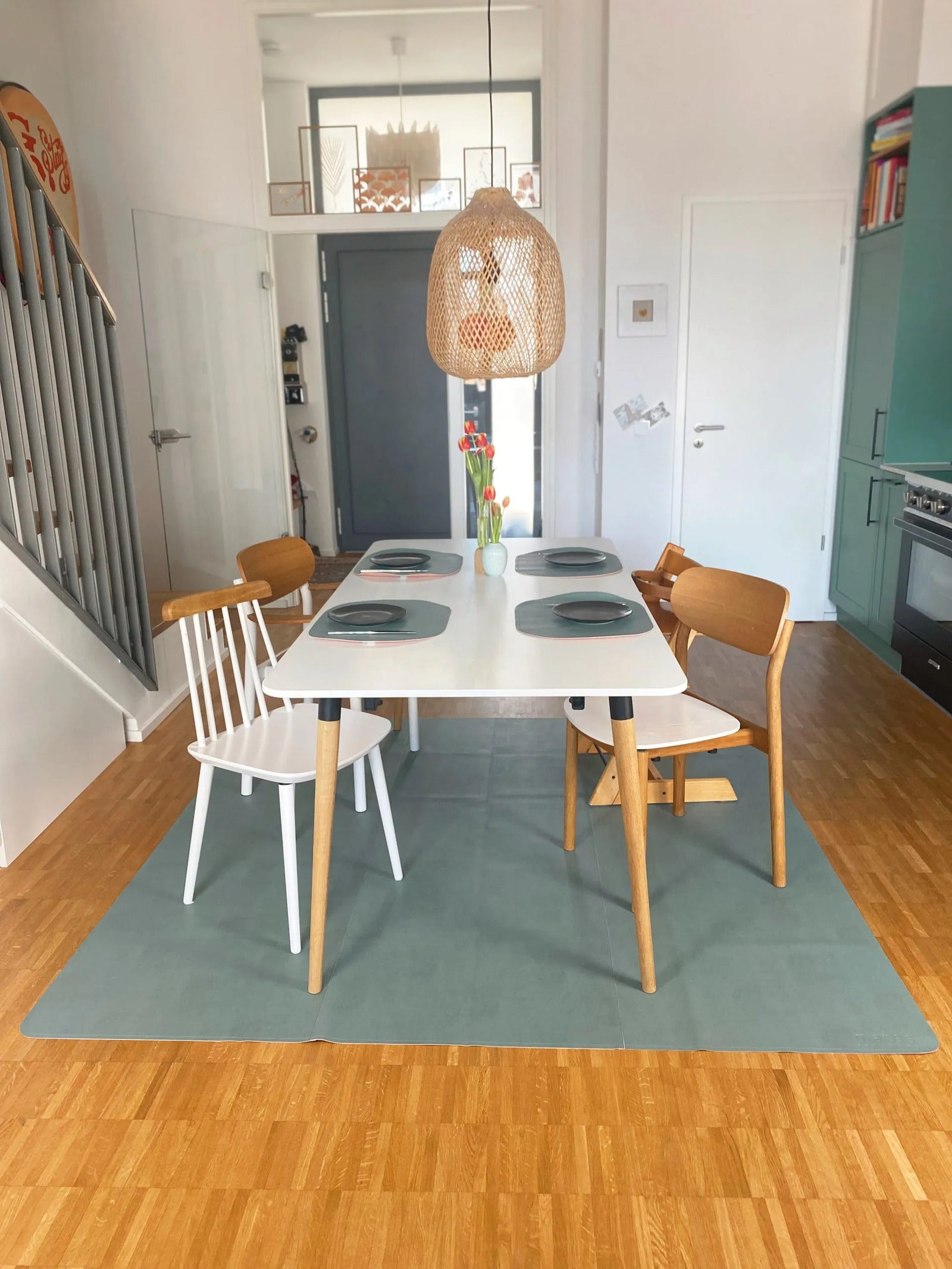 Bodenschutzmatte unter Tisch
