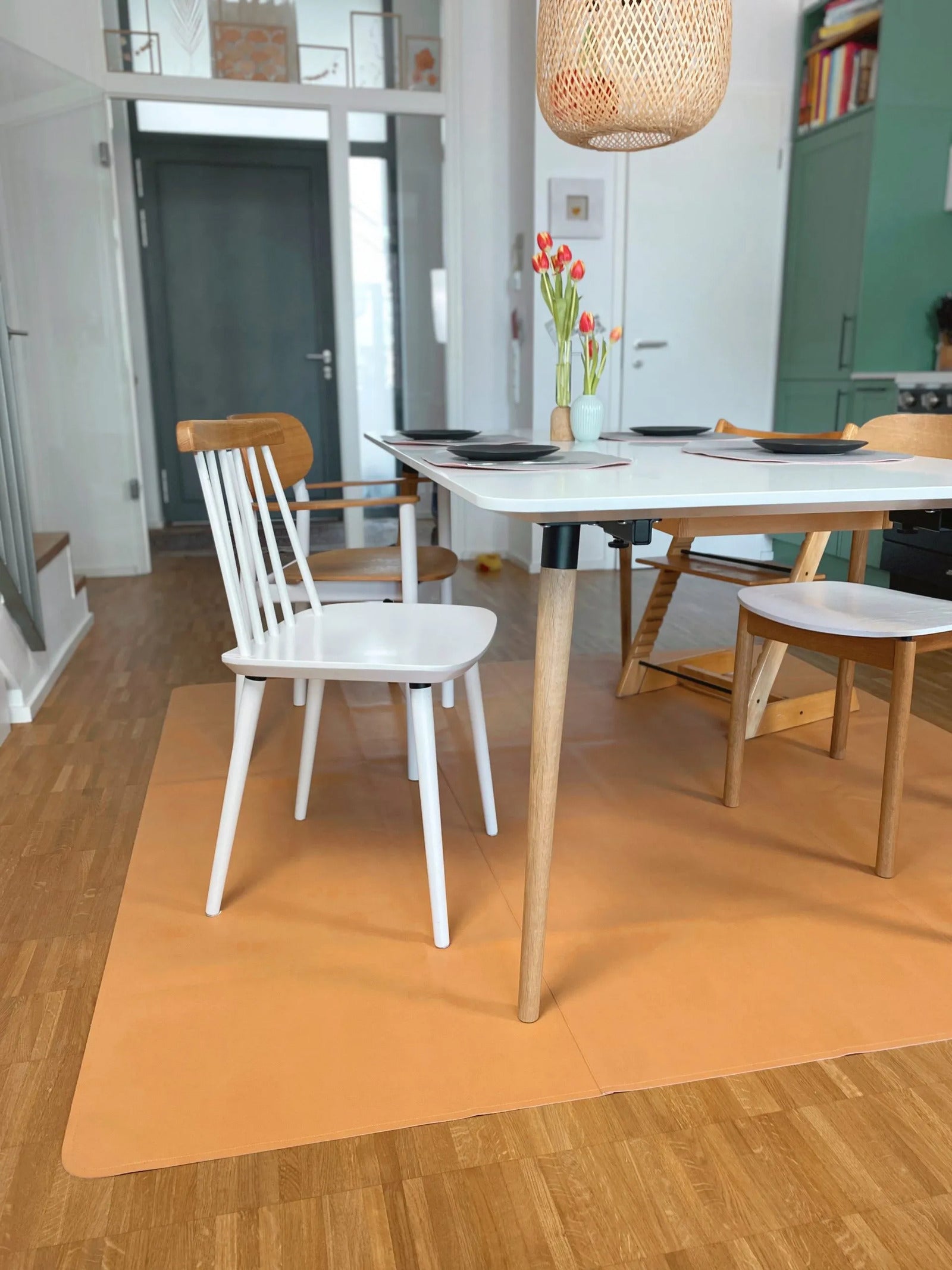 Bodenschutzmatte unter Tisch