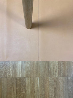 Bodenschutzmatte unter Tisch