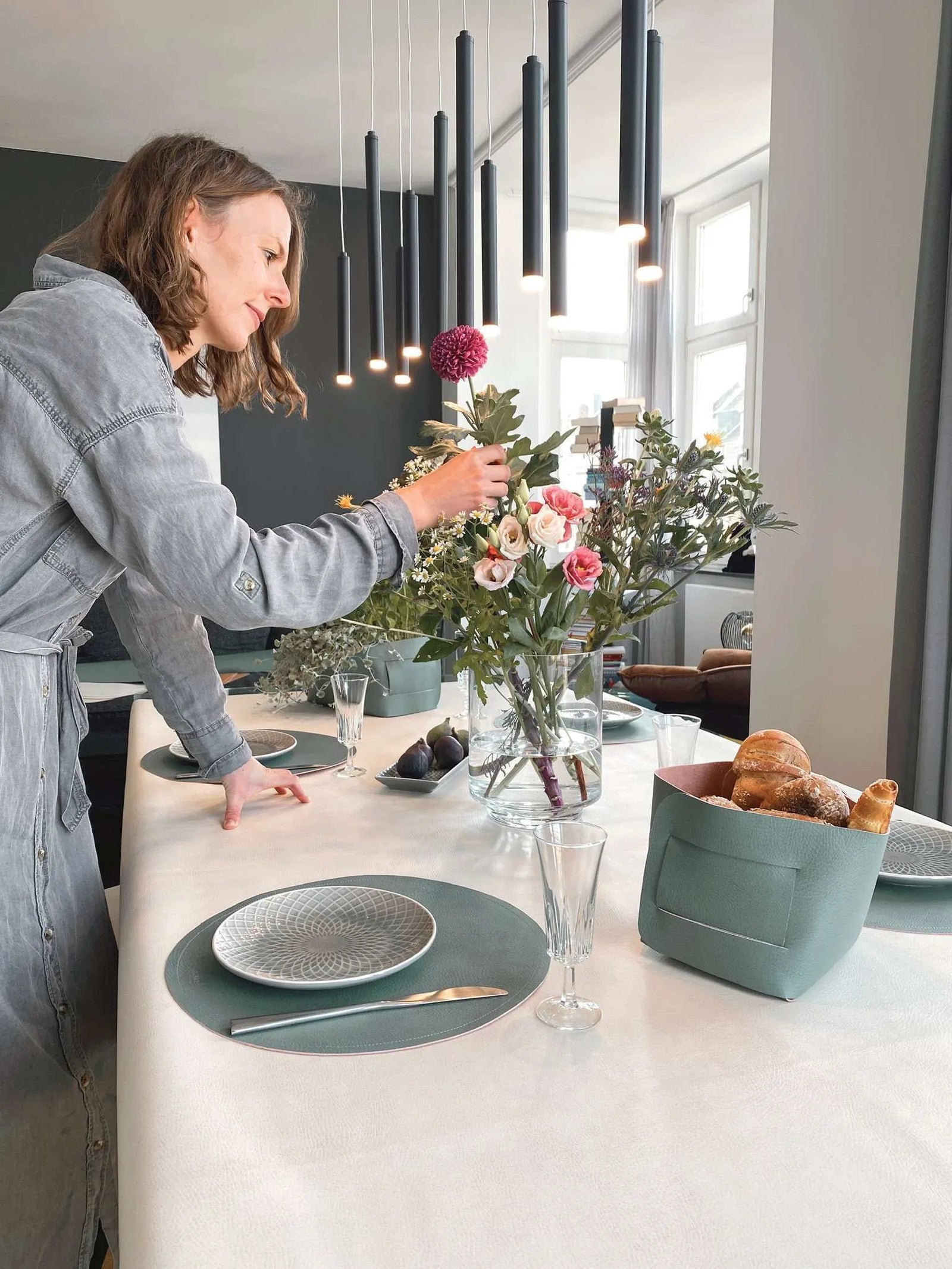 Rundes Platzset für moderne Zuhause-Momente am Esstisch